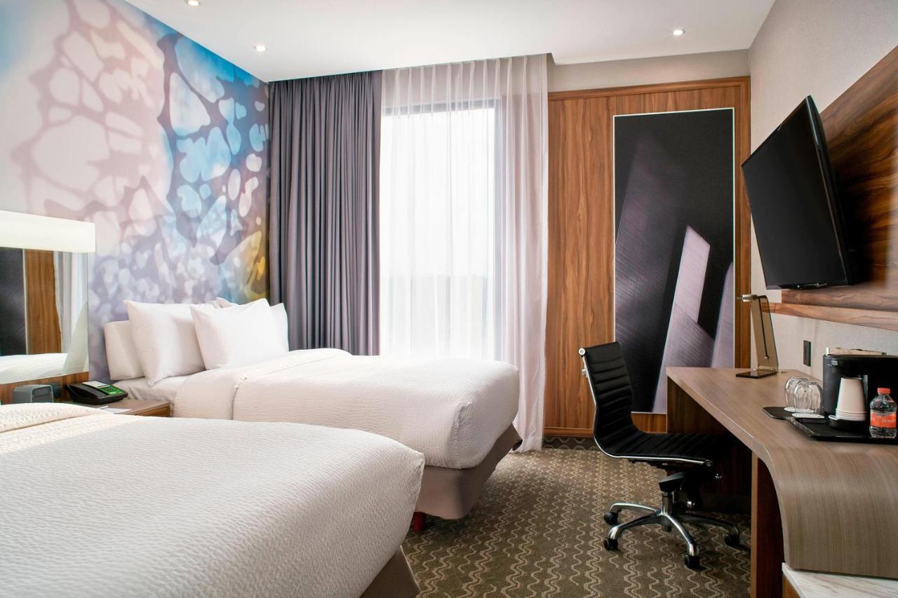 Courtyard By Marriott Mexico City Toreo Exterior photo